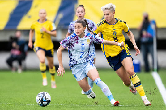 Ona Batlle of Spain and Lina Hurtig of Sweden