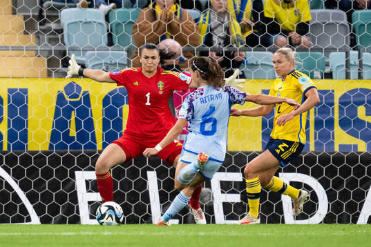 Goalkeeper Zecira Musovic of Sweden against Aitana Bonmati