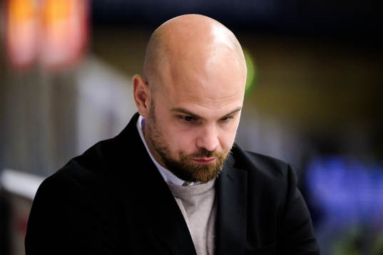 Karlskogas tränare Dennis Hall