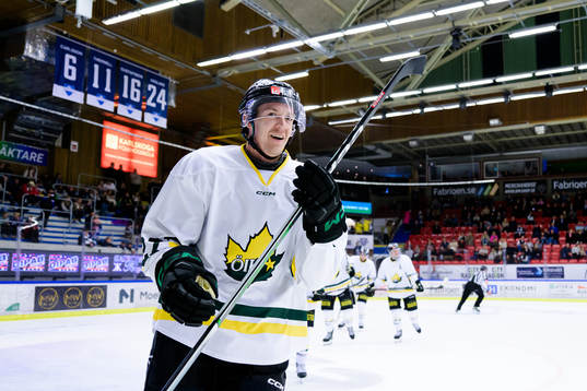 Östersunds Sebastian Benker jublar