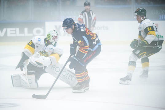 Björklövens målvakt Joona Voutilainen och Djurgårdens