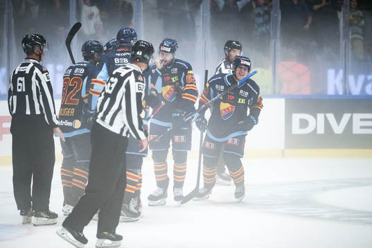 Djurgårdens John Norman jublar med lagkamrater