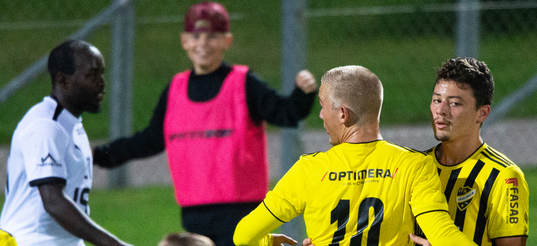 Jubel i matchen i division 2 mellan IFK Hässleholm och IFK Malmö i Hässleholm 22 september 2023.
