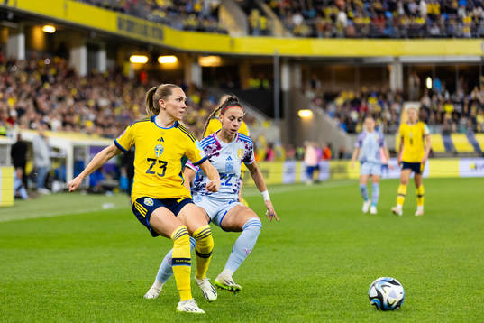 Elin Rubensson of Sweden and Athenea del Castillo of Spain