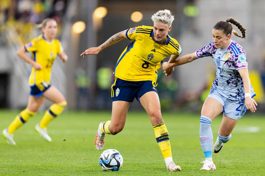 Lina Hurtig of Sweden and Ona Batlle of of Spain