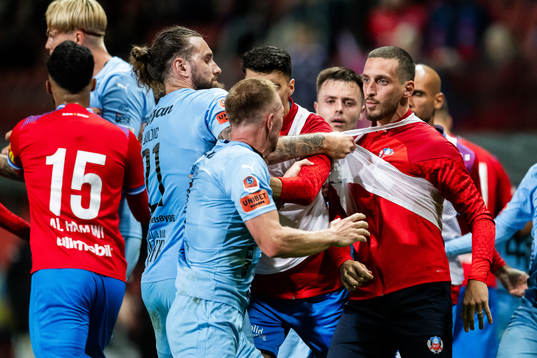 AFC Eskilstunas Ali Suljic och Jesper Modig ibråk med