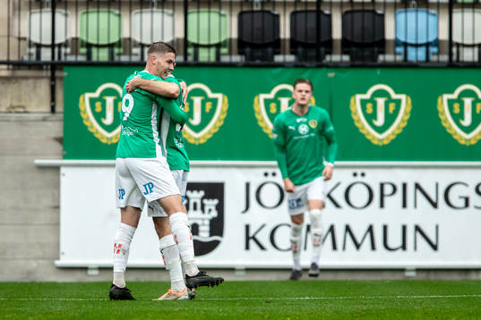 Jönköpings Södras Taylor Silverholt jublar