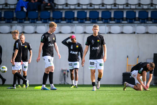 GAIS spelare värmer upp