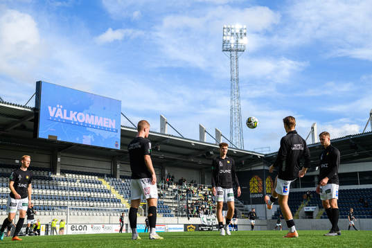 GAIS spelare värmer upp