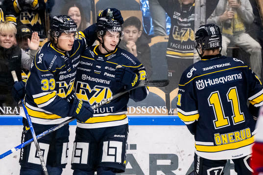 HV71s Måns Lindbäck och Oscar Fisker Molgaard jublar