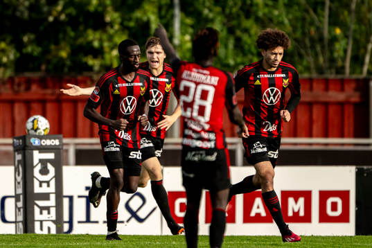 Östersunds Mansour Sinyan jublar efter 1-4