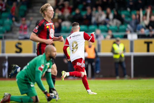 Skövde AIKs Isak Bjerkebo jublar