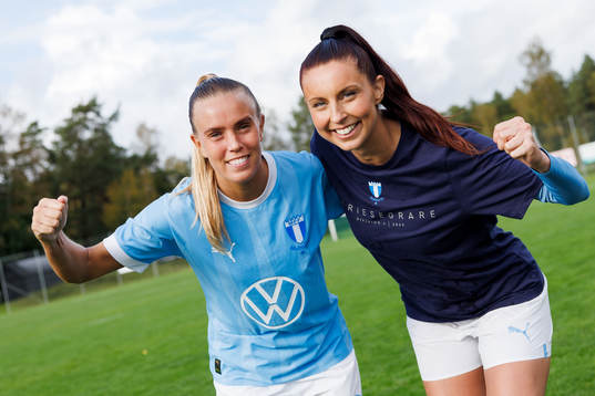 Malmö FFs Elin Björklund och Malin Gunnarsson jublar