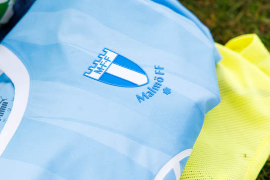 Malmö FFs logo på en tröja