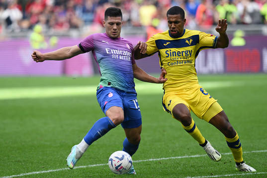  Db Milano 23/09/2023 - campionato di calcio serie A / Milan-Hellas verona / foto Daniele Buffa/Image Sport nella foto: Luka Jovic - Isak Hien.