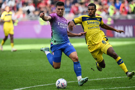  Db Milano 23/09/2023 - campionato di calcio serie A / Milan-Hellas verona / foto Daniele Buffa/Image Sport nella foto: Luka Jovic - Isak Hien.
