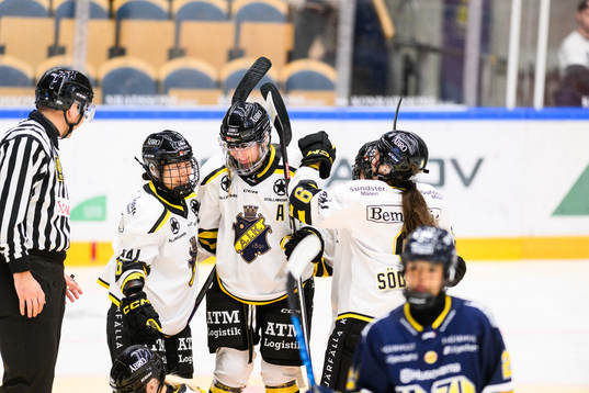 AIKs Mei Miura jublar