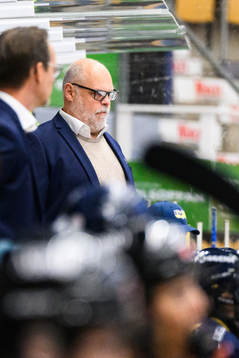HV71s tränare Ulf Hall