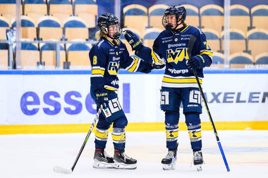 HV71s Elin Svensson jublar
