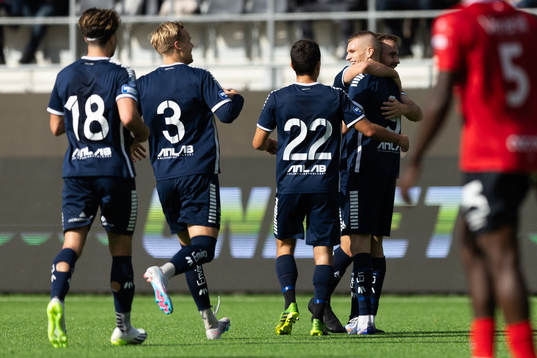 Utsiktens Lucas Hedlund jublar