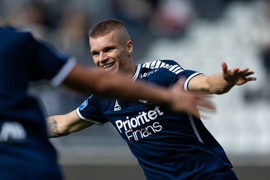Utsiktens Lucas Hedlund jublar efter 2-0
