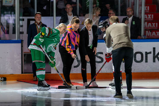 Rögles Wilma Hjelm,  Ellinor Rydell, Maria Rooth och