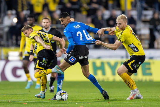 Elfsborgs Simon Hedlund och Sveinn Guðjohnsen mot