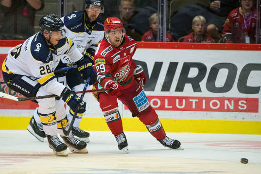 MoDos Mikkel Aagaard och HV71s Joonas Nättinen