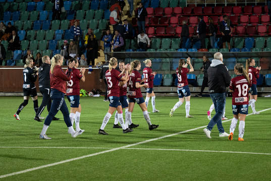 Örgrytes spelare tackar publiken