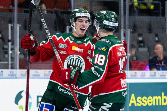 Frölundas David Edstrom jublar med Linus Öberg