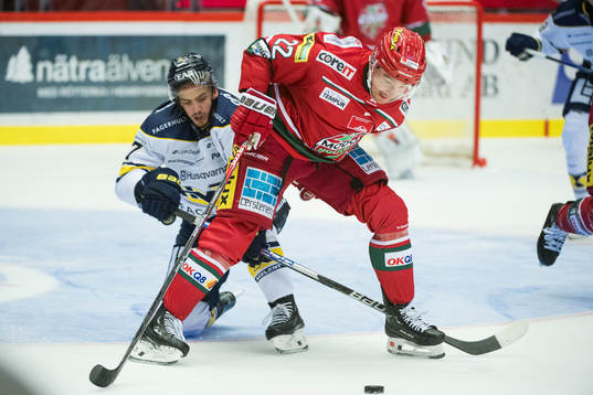 MoDos Adam Pettersson och HV71s Isac Brännström