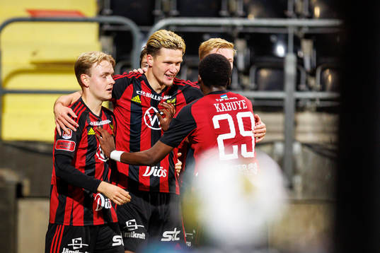 Östersunds Myroslav Mazur jublar efter 1-0
