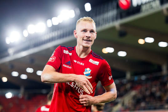 Östers Adam Bergmark Wiberg jublar 1-0