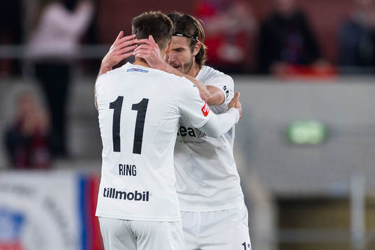 Helsingborgs Erik Ring och Wilhelm Loeper jublar efter 1-1