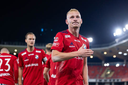 Östers Adam Bergmark Wiberg jublar efter sitt 1-0 mål