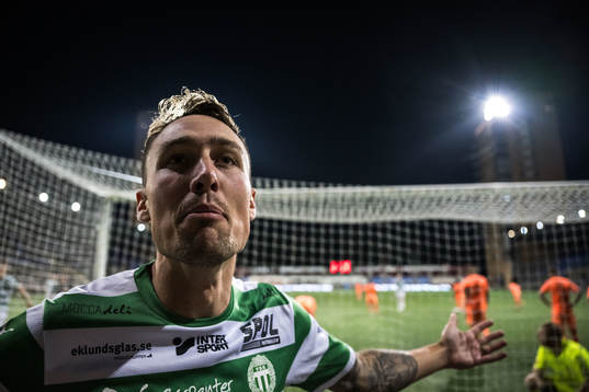 Västerås SKs Filip Tronet jublar