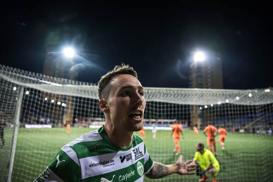 Västerås SKs Filip Tronet jublar