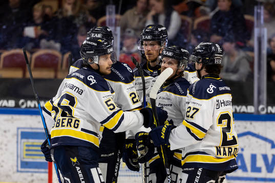 HV71s Fredrik Forsberg jublar