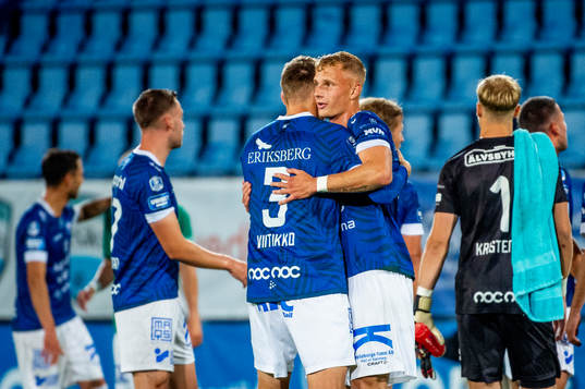 Trelleborgs Liam Olausson jublar med lagkamraterna