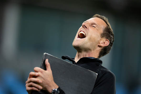 GAIS assisterande tränare Kenneth Gustafsson  jublar framför klacken