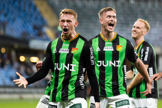 GAIS Julius Lindberg jublar ihop Alexander Ahl Holmström  efter 1-4