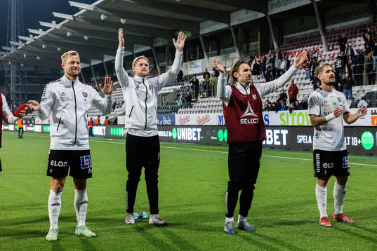 Örebros Sebastian Crona, Kalle Holmberg, Kevin Walker och Daniel Björnquist jublar