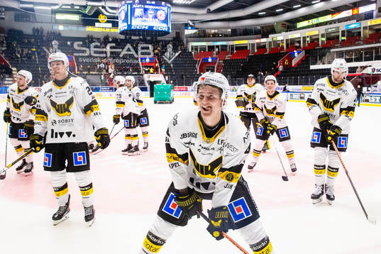 Västerås Isac Skedung jublar