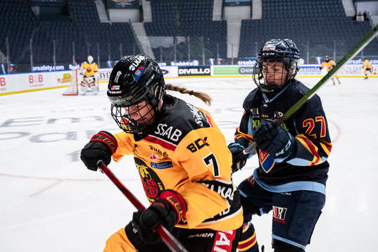 Luleås Tilde Sjödin och Djurgårdens Alice Wallin