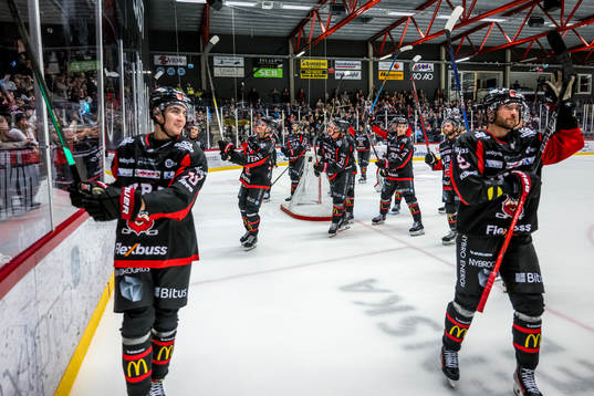 Nybros spelare jublar