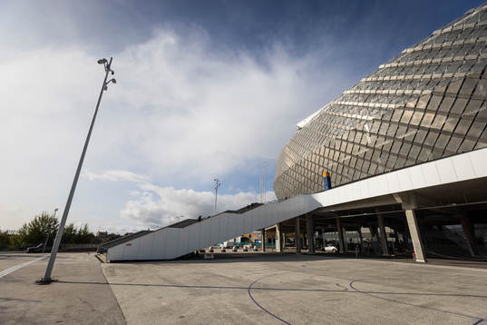  Generell bild utanför Tele2 Arena innan  fotbollsmatchen i Allsvenskan mellan Djurgården och Halmstad den 30 september 2023 i Stockholm. 