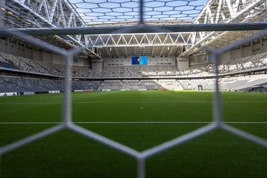  Generell bild inifrån Tele2 Arena innan  fotbollsmatchen i Allsvenskan mellan Djurgården och Halmstad den 30 september 2023 i Stockholm. 