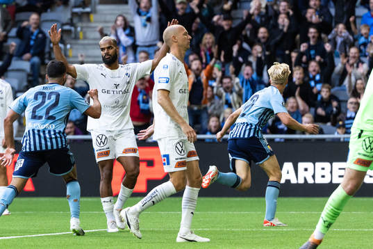 Djurgårdens Lucas Bergvall jublar efter 1-0