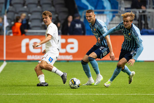 Halmstads Kazper Karlsson och Djurgårdens Piotr Johansson