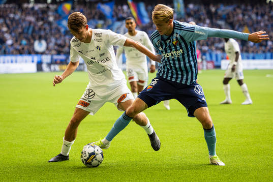 Halmstads Kazper Karlsson och Djurgårdens Oskar Fallenius